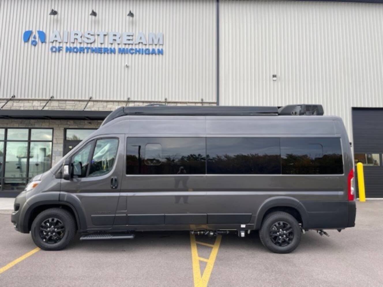 A photo of this 2026 Airstream Rangeline Pop Top