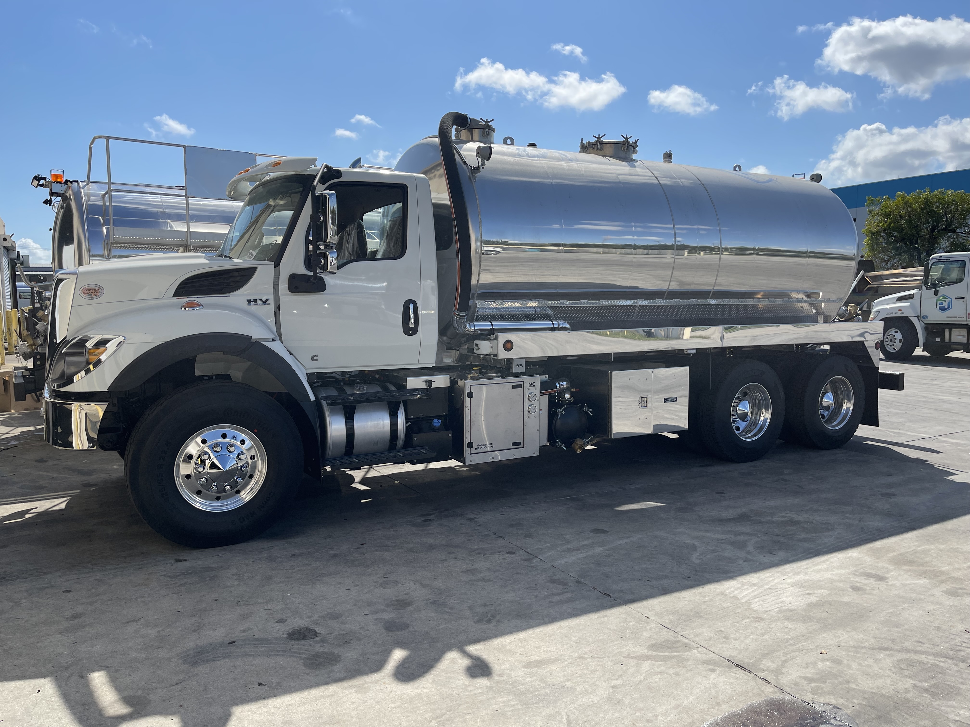 2027 INTERNATIONAL HV607 in Miami, FL