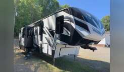 2022 Dutchmen Voltage 4225 RV
