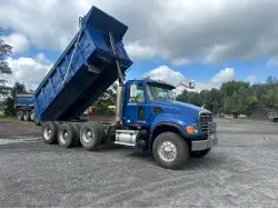2007 MACK Granite CV713