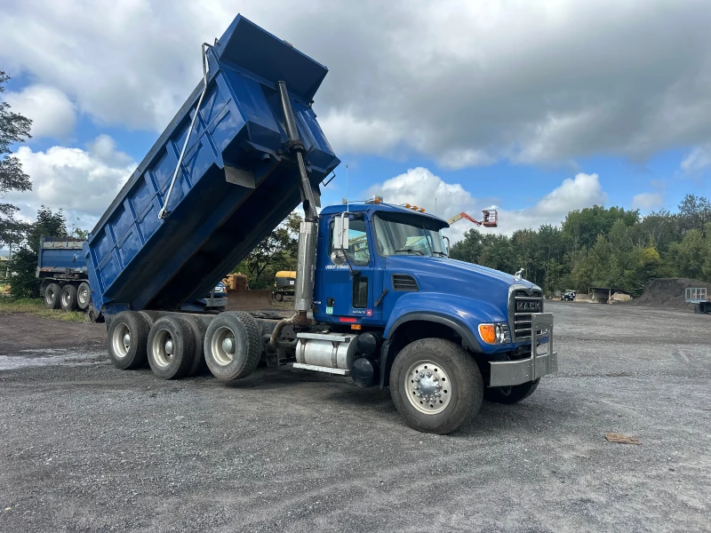 2007 MACK Granite CV713