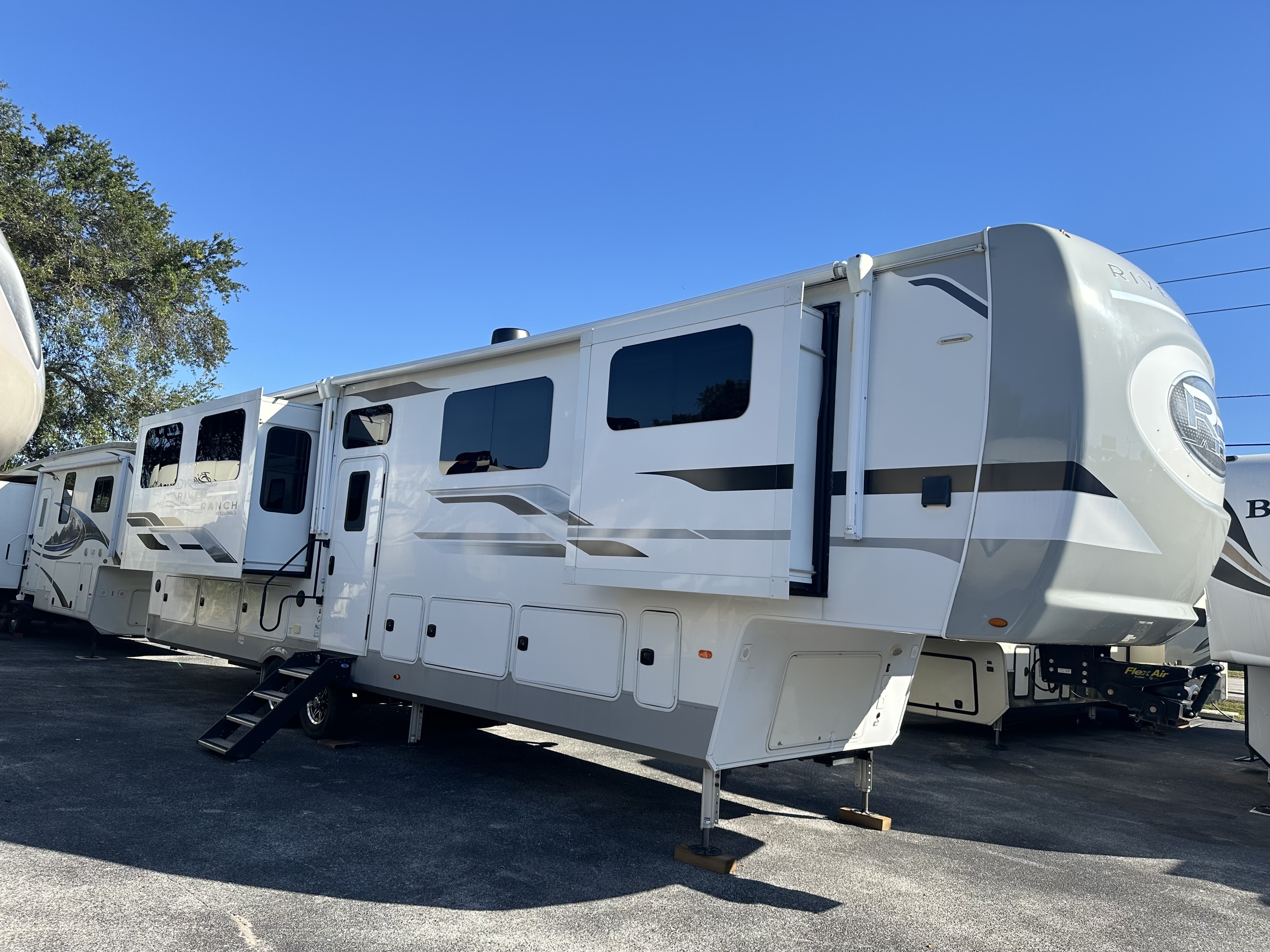 2021 Palomino COLUMBUS RIVER RANCH 390RL in lake wales FL