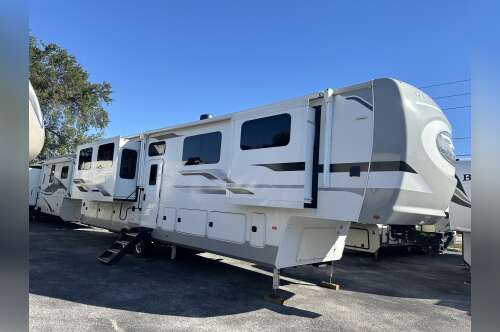 2021 Palomino COLUMBUS RIVER RANCH 390RL in lake wales FL