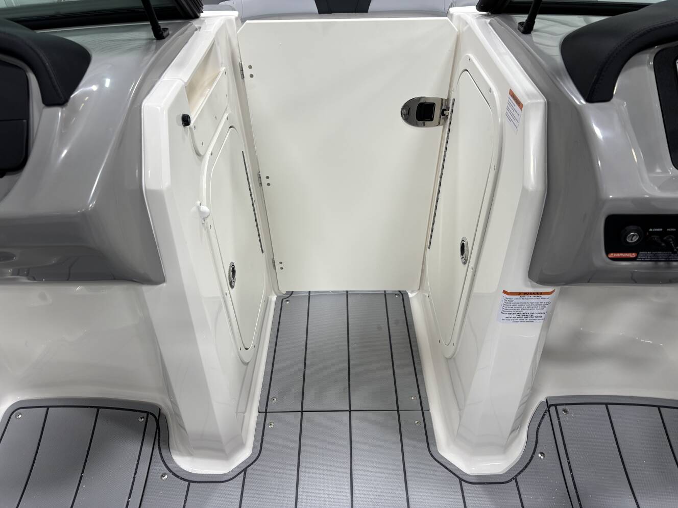 A photo of this 2026 Chaparral Boats 23 SSi