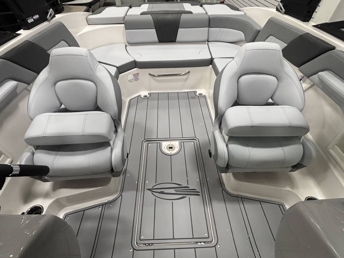 A photo of this 2026 Chaparral Boats 23 SSi