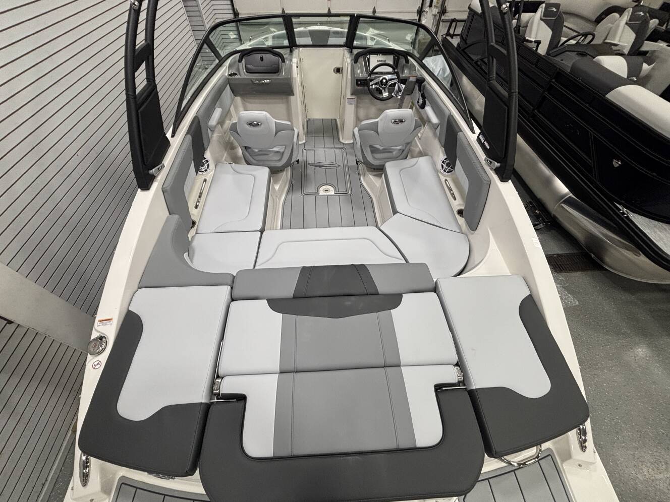 A photo of this 2026 Chaparral Boats 23 SSi