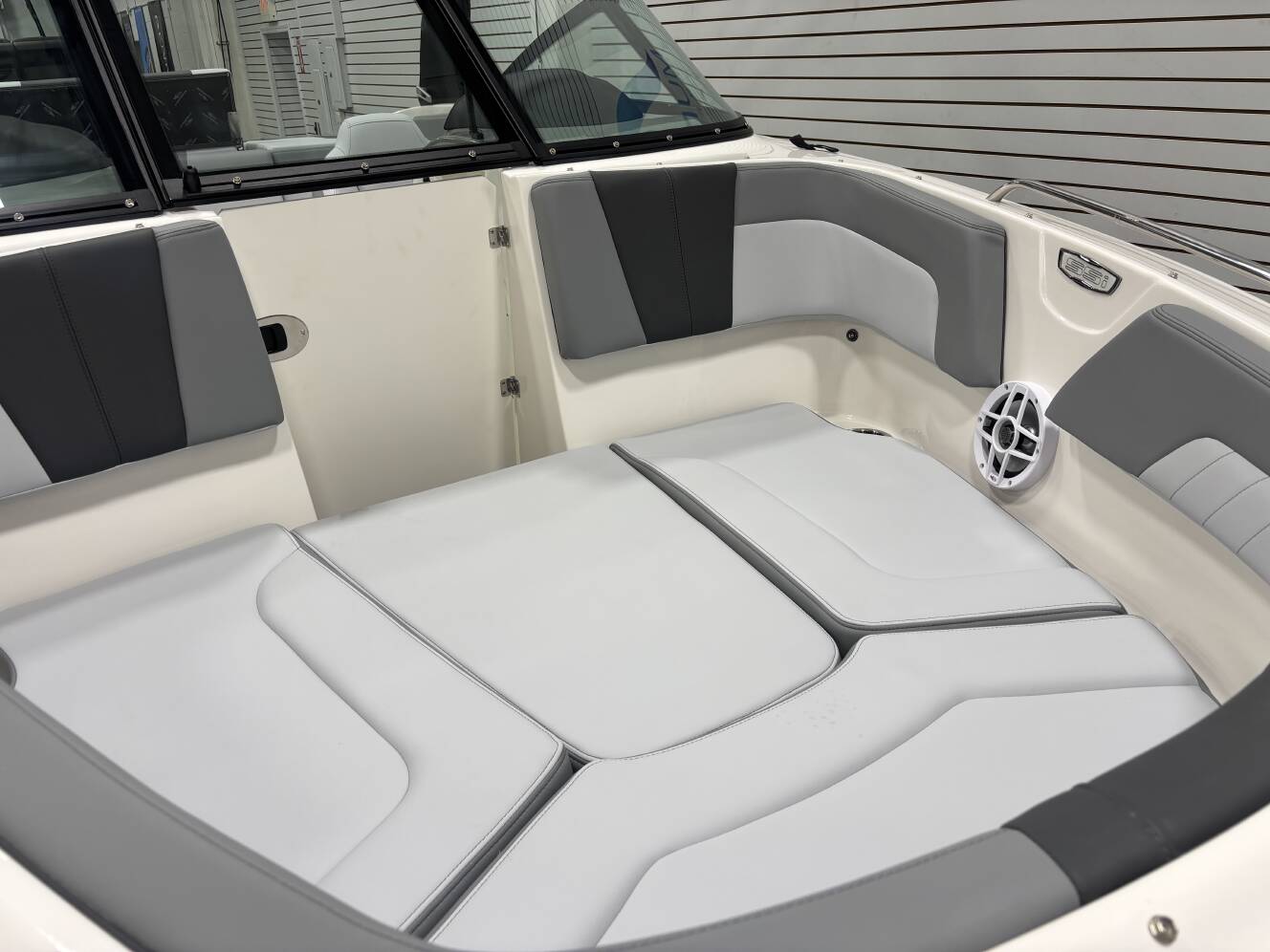 A photo of this 2026 Chaparral Boats 23 SSi
