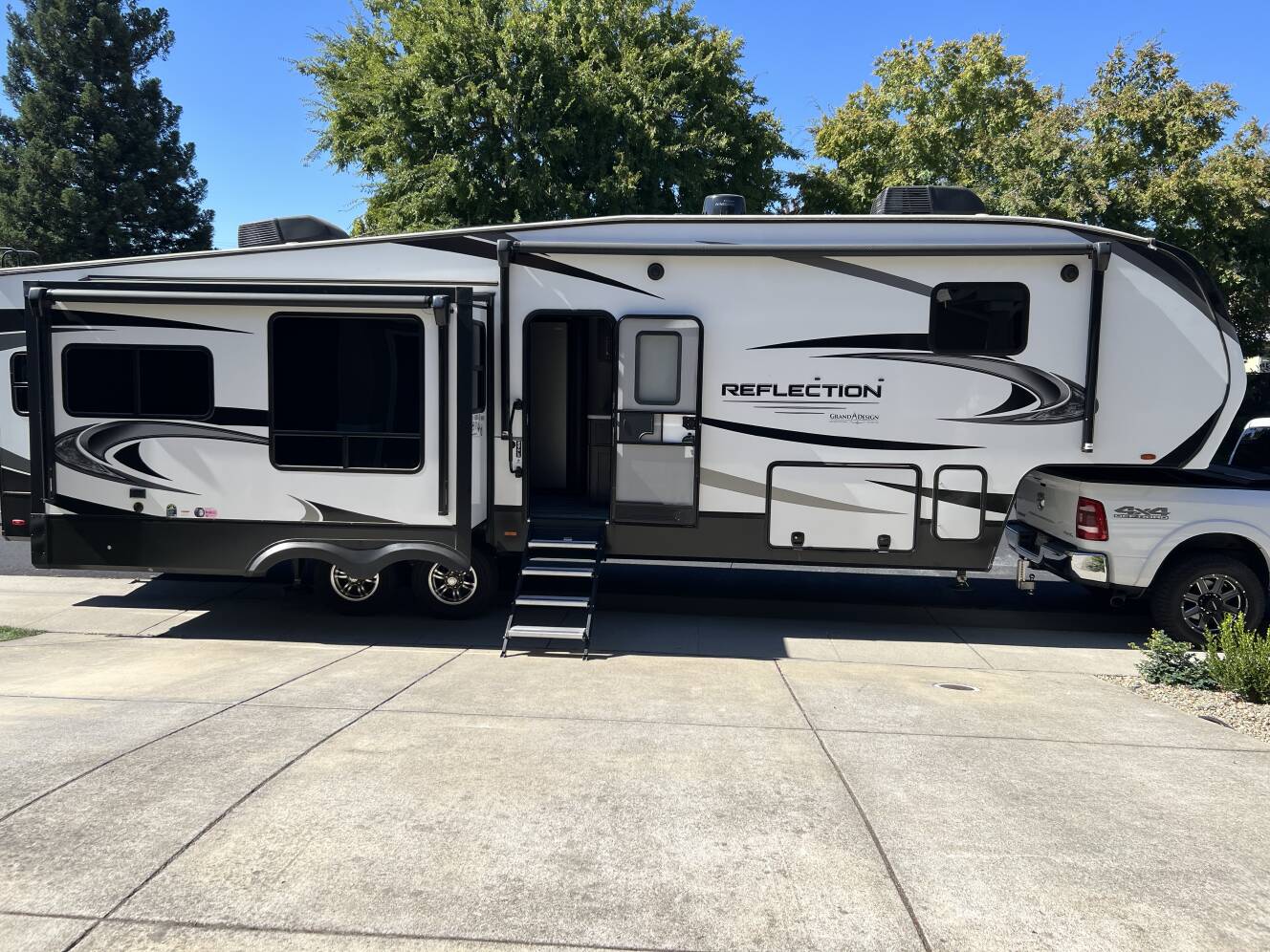 A photo of this 2022 Grand Design REFLECTION 337RLS