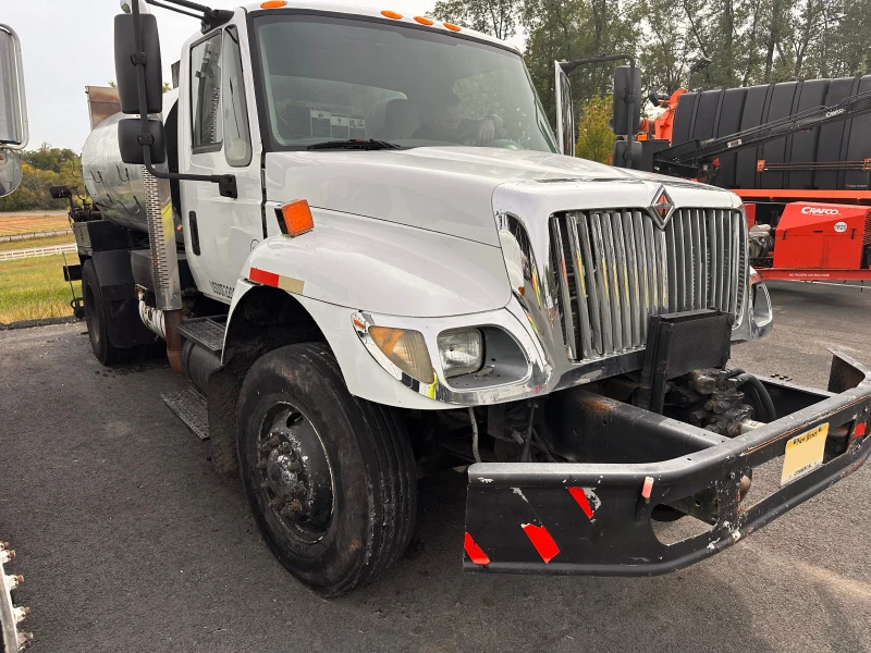 2002 INTERNATIONAL Workstar 7400