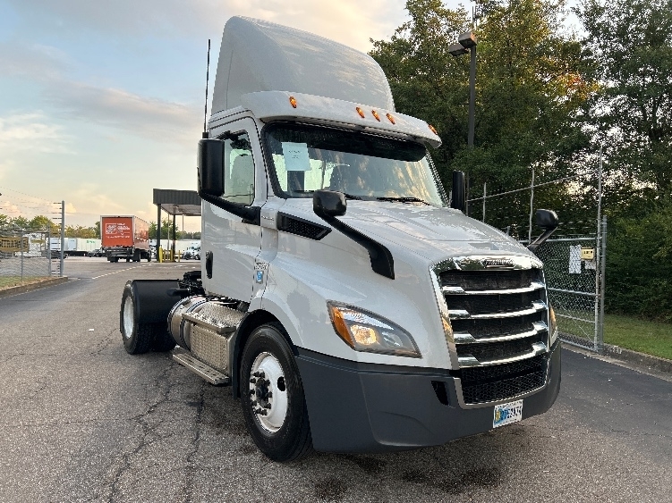 2019 FREIGHTLINER CASCADIA 116 in Chattanooga, TN