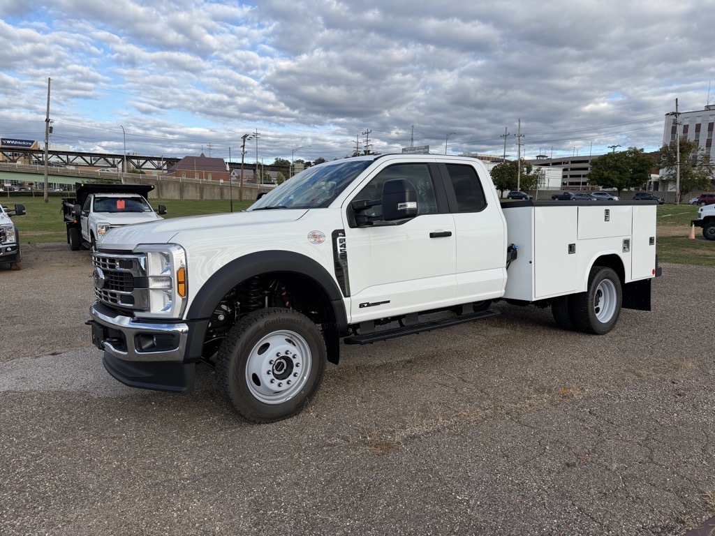 2025 FORD F-450 in Saint Marys, WV