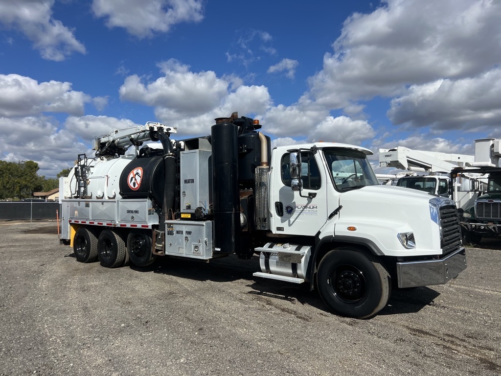 2015 FREIGHTLINER 114 SD in Bakersfield, CA