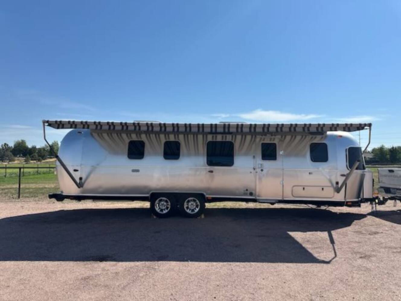 A photo of this 2022 Airstream CLASSIC 33FB TWIN