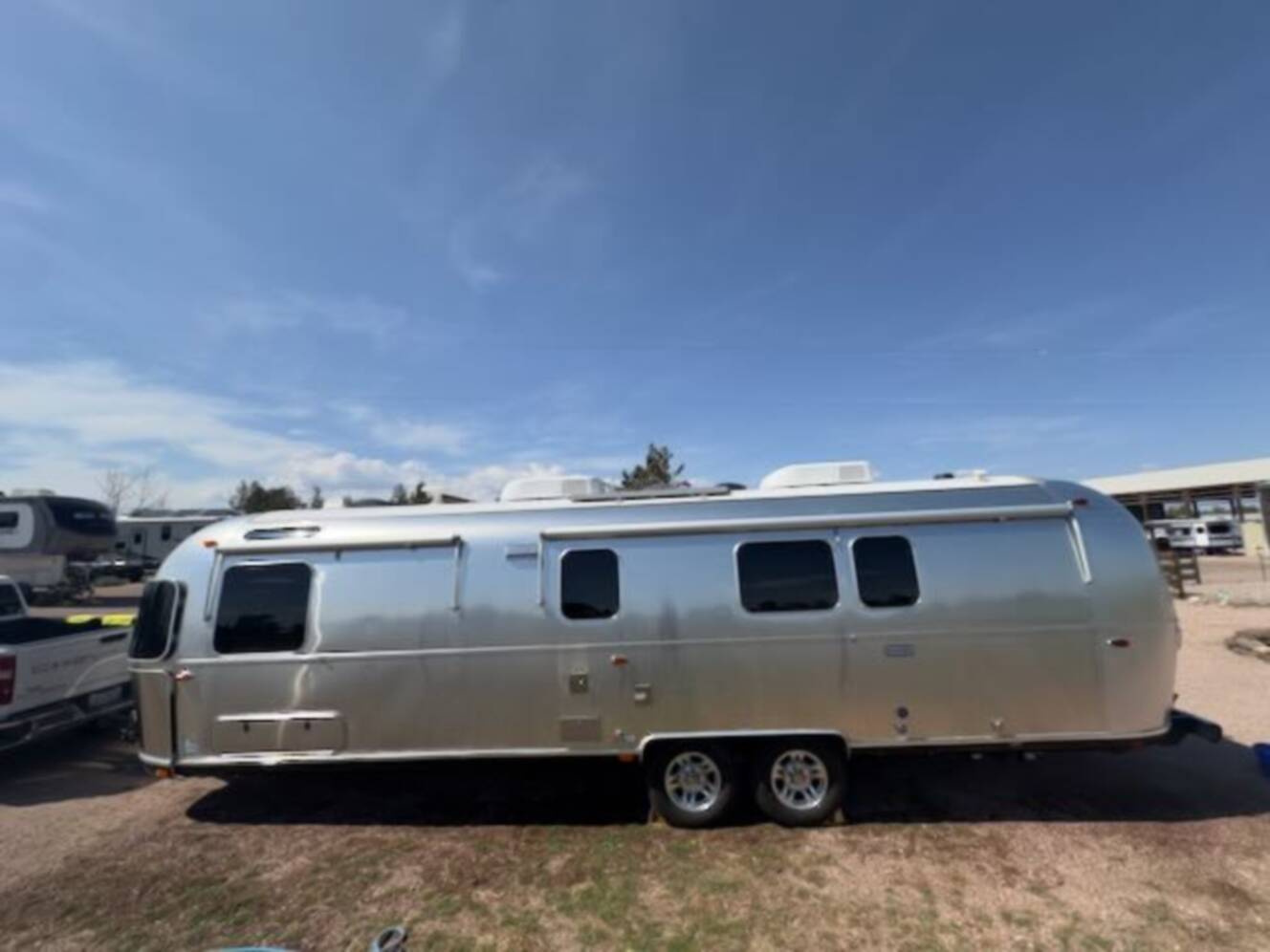 A photo of this 2022 Airstream CLASSIC 33FB TWIN