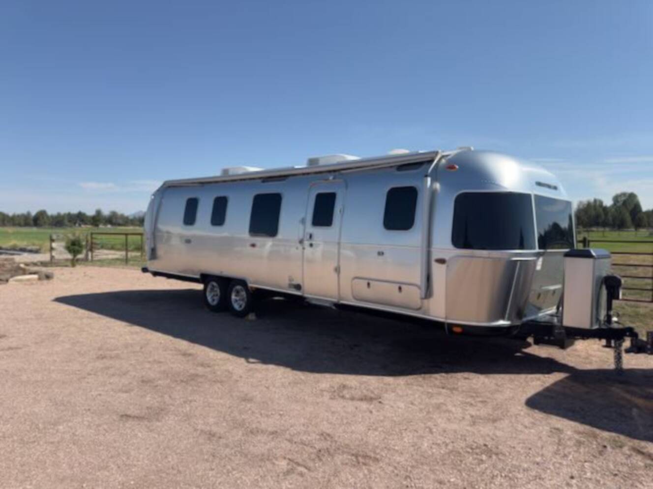 A photo of this 2022 Airstream CLASSIC 33FB TWIN