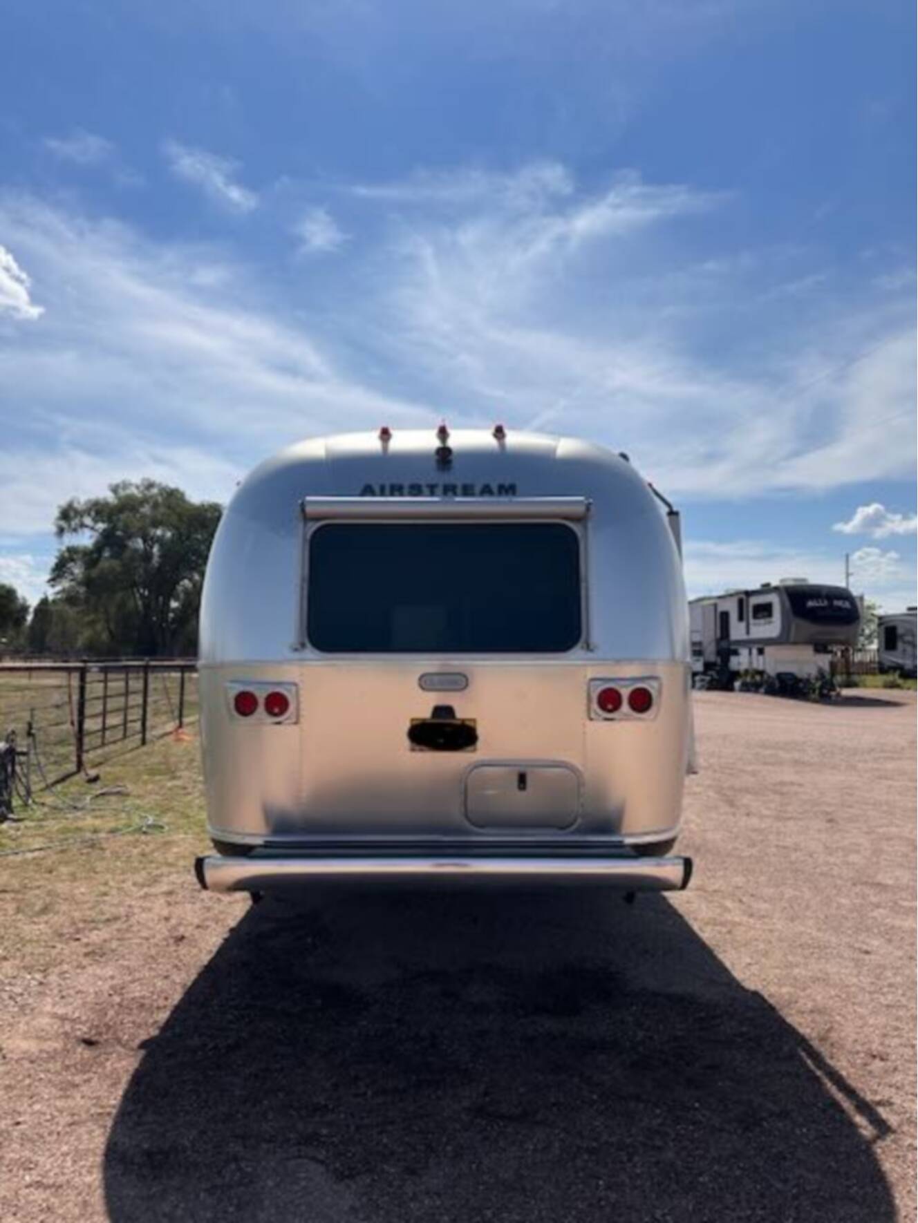 A photo of this 2022 Airstream CLASSIC 33FB TWIN