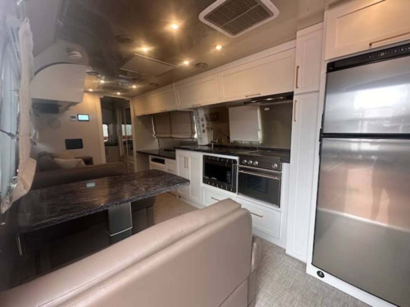 A photo of this 2022 Airstream CLASSIC 33FB TWIN