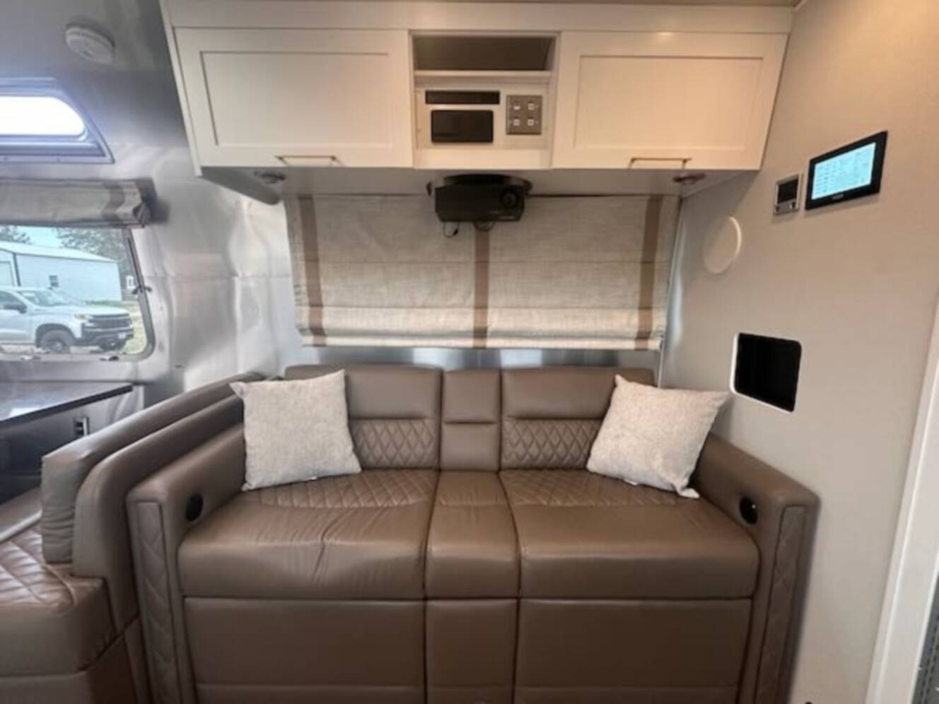 A photo of this 2022 Airstream CLASSIC 33FB TWIN