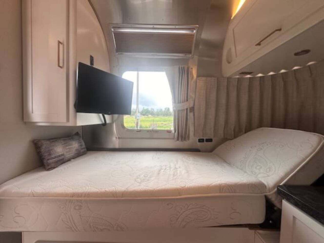 A photo of this 2022 Airstream CLASSIC 33FB TWIN