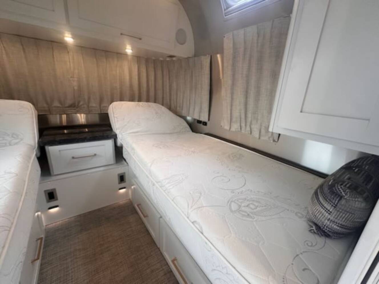 A photo of this 2022 Airstream CLASSIC 33FB TWIN