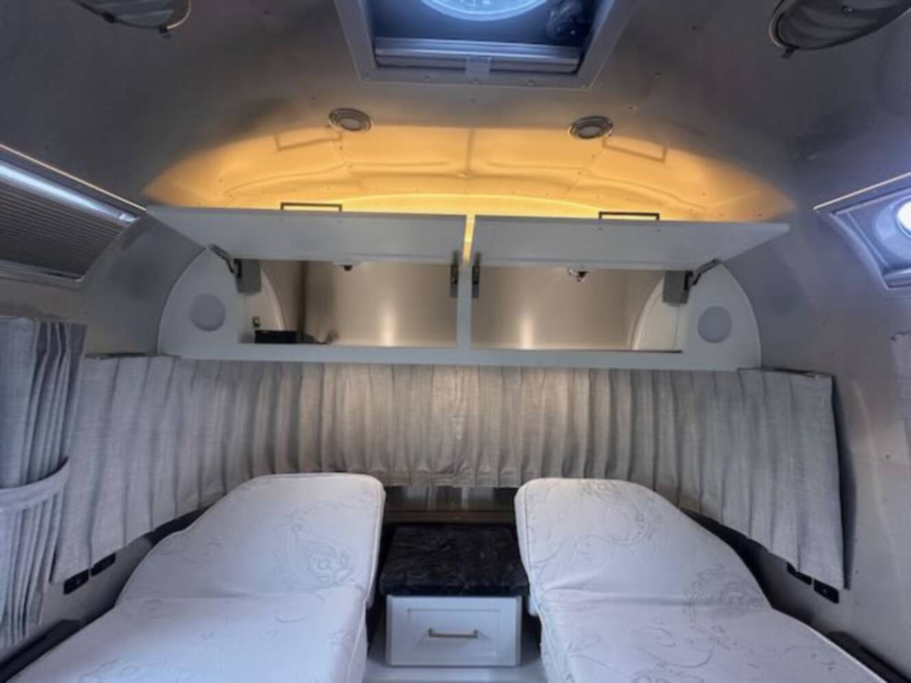 A photo of this 2022 Airstream CLASSIC 33FB TWIN