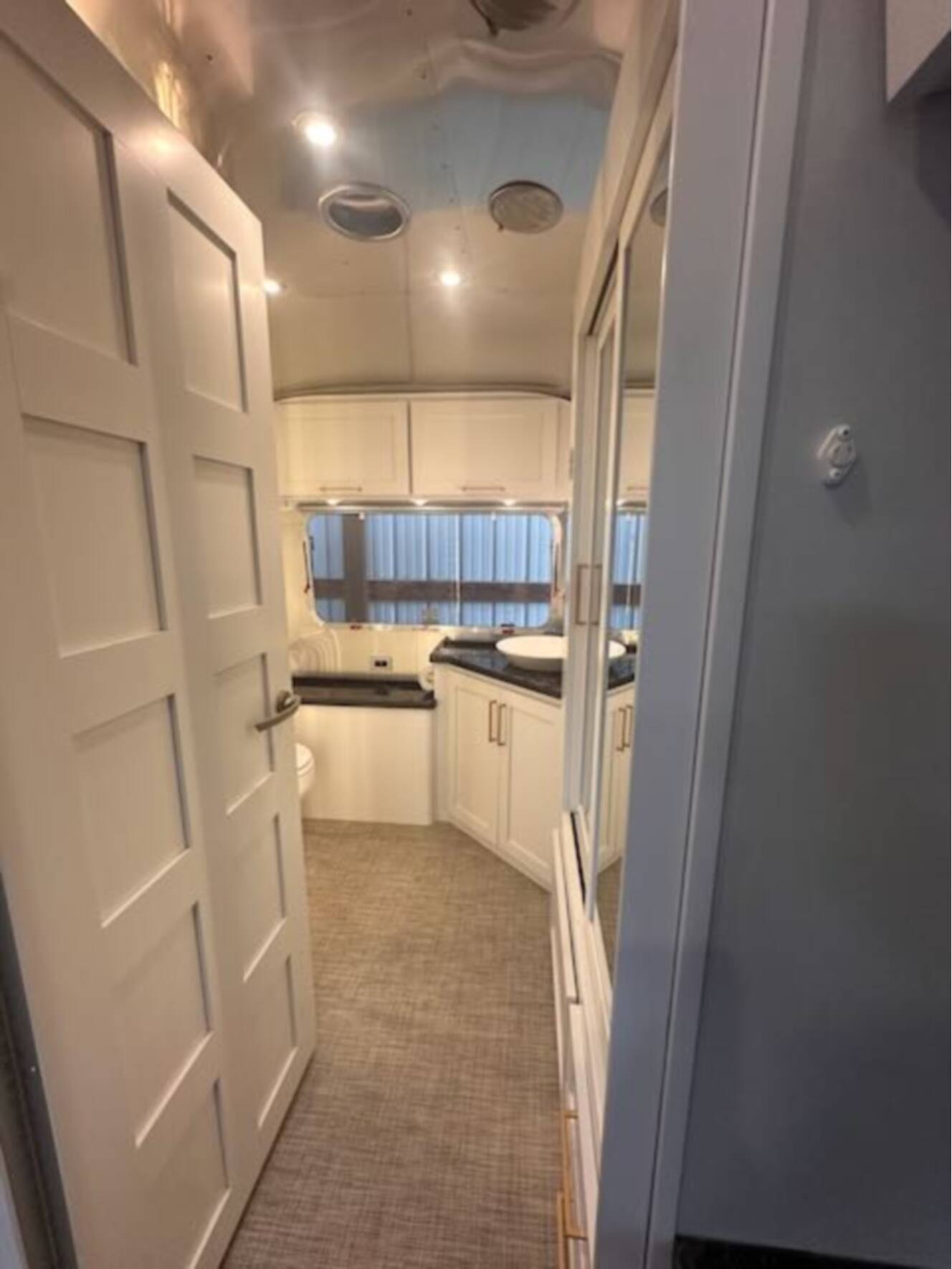 A photo of this 2022 Airstream CLASSIC 33FB TWIN