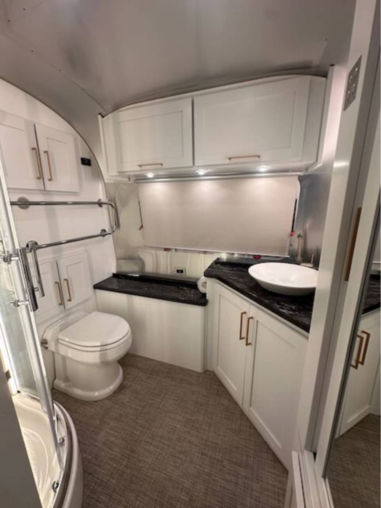 A photo of this 2022 Airstream CLASSIC 33FB TWIN