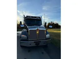 2017 KENWORTH T880