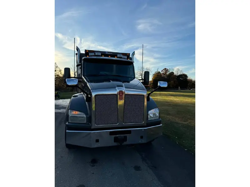 2017 KENWORTH T880