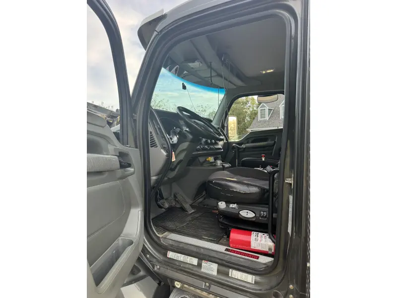 2017 KENWORTH T880