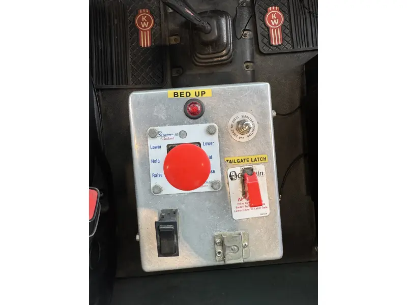 2017 KENWORTH T880