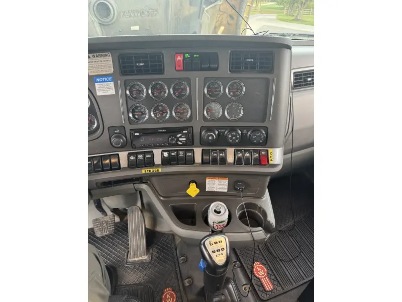 2017 KENWORTH T880