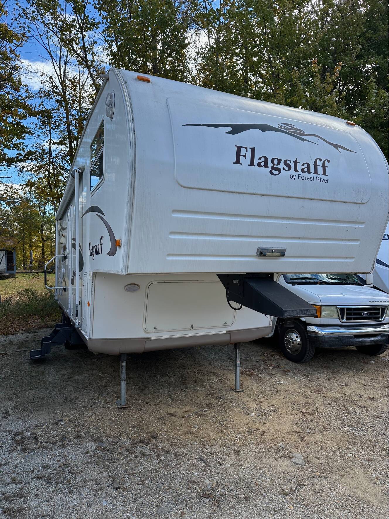 A photo of this 2006 Flagstaff CLASSIC SUPER LITE 8528BHSS