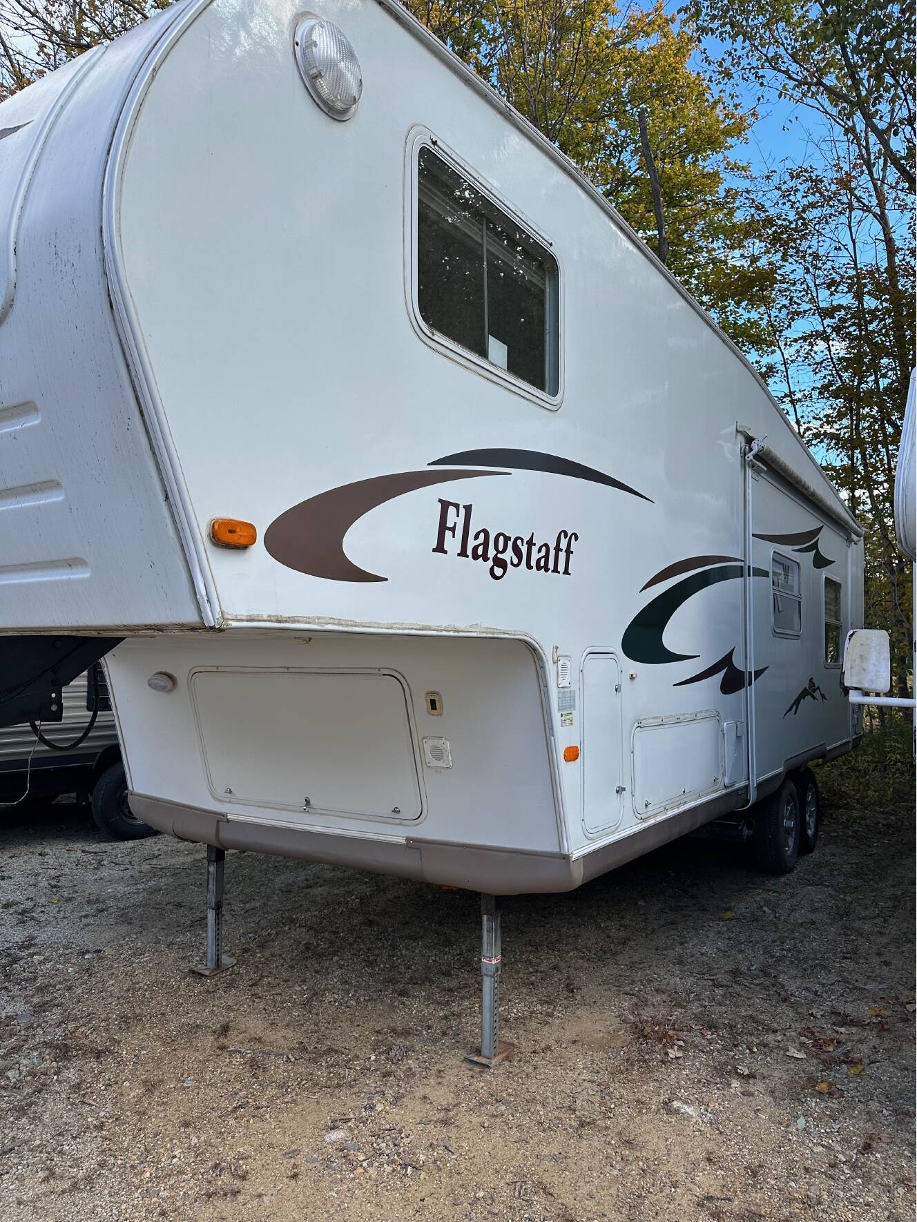 A photo of this 2006 Flagstaff CLASSIC SUPER LITE 8528BHSS