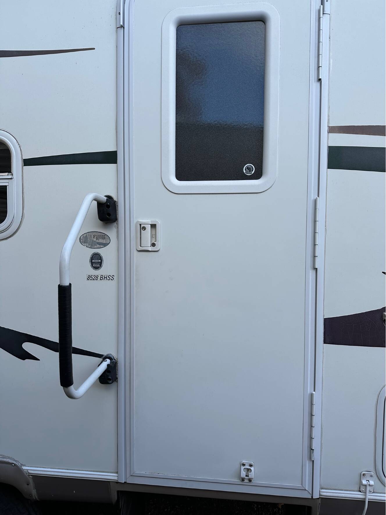 A photo of this 2006 Flagstaff CLASSIC SUPER LITE 8528BHSS