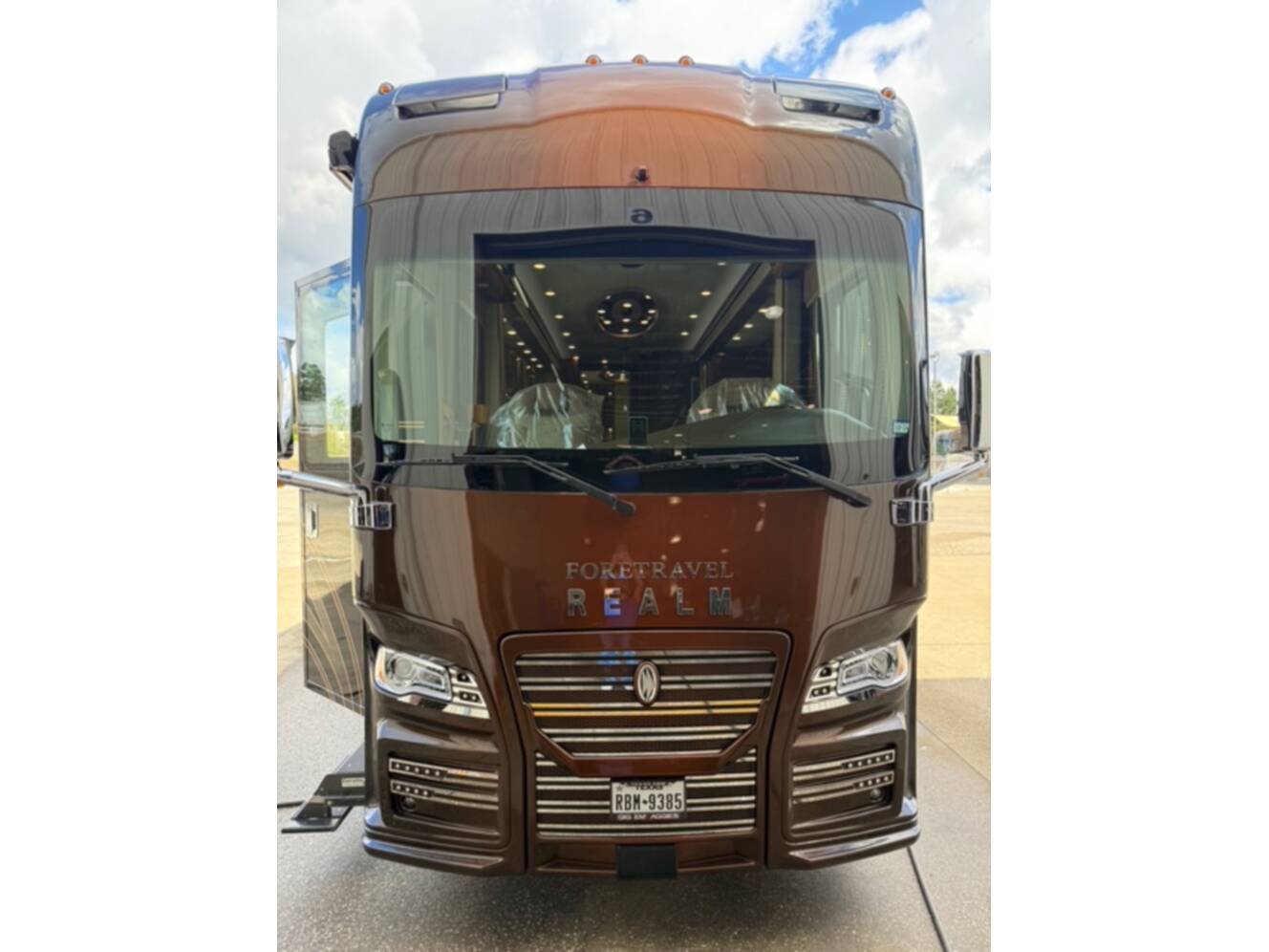 A photo of this 2022 Foretravel REALM FS605 LV3