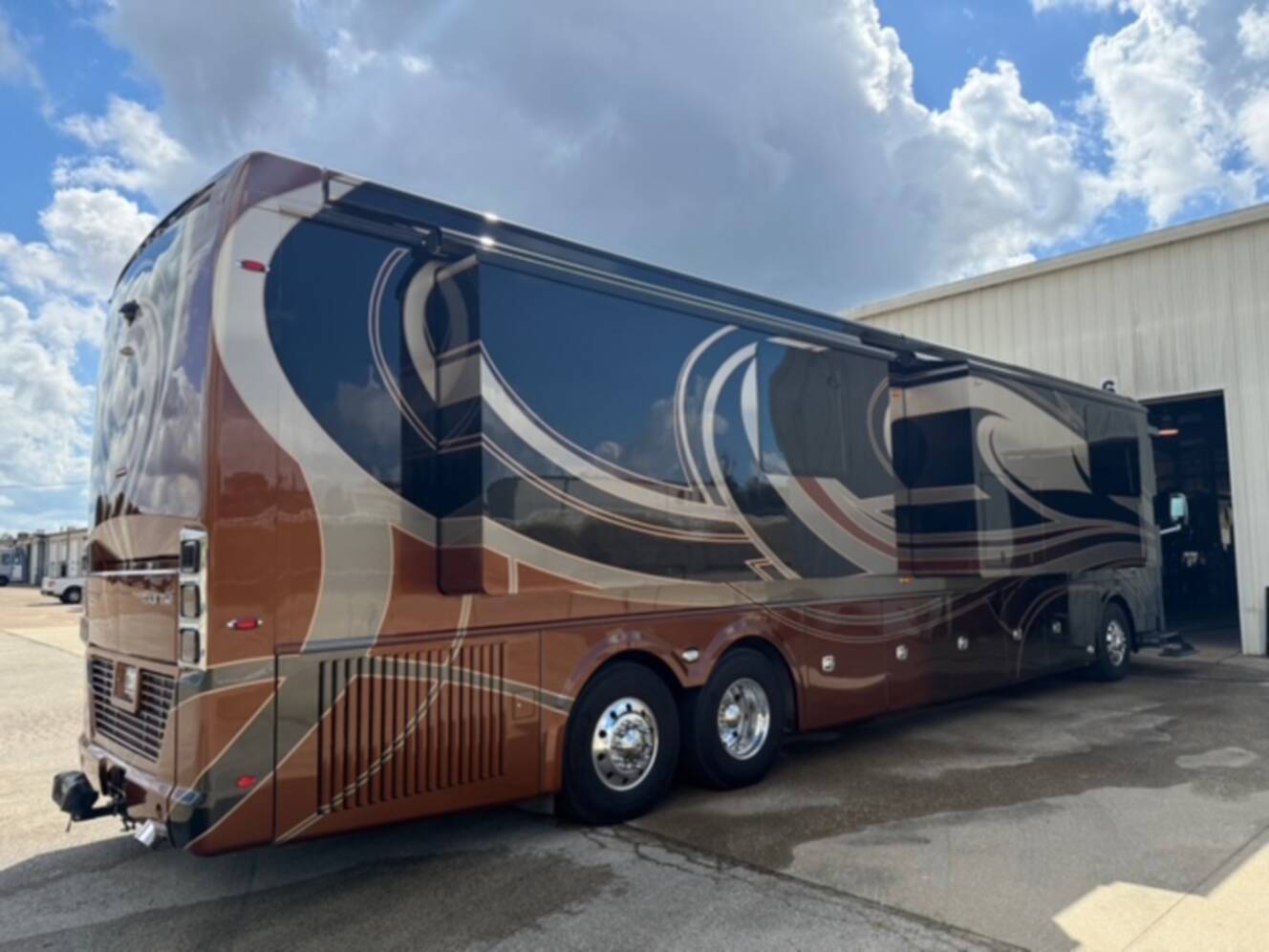 A photo of this 2022 Foretravel REALM FS605 LV3