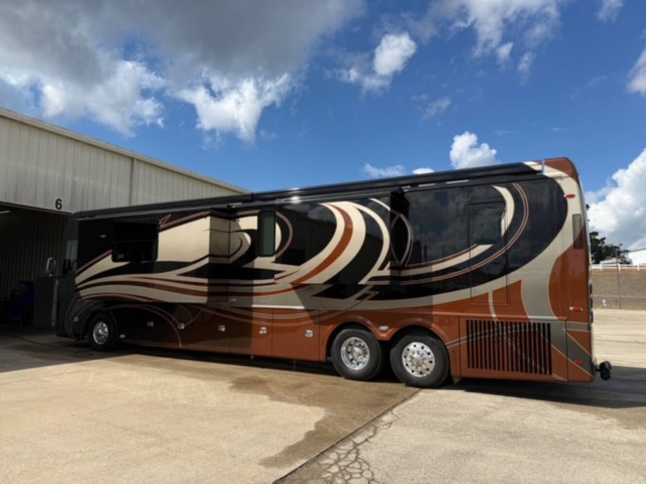 A photo of this 2022 Foretravel REALM FS605 LV3