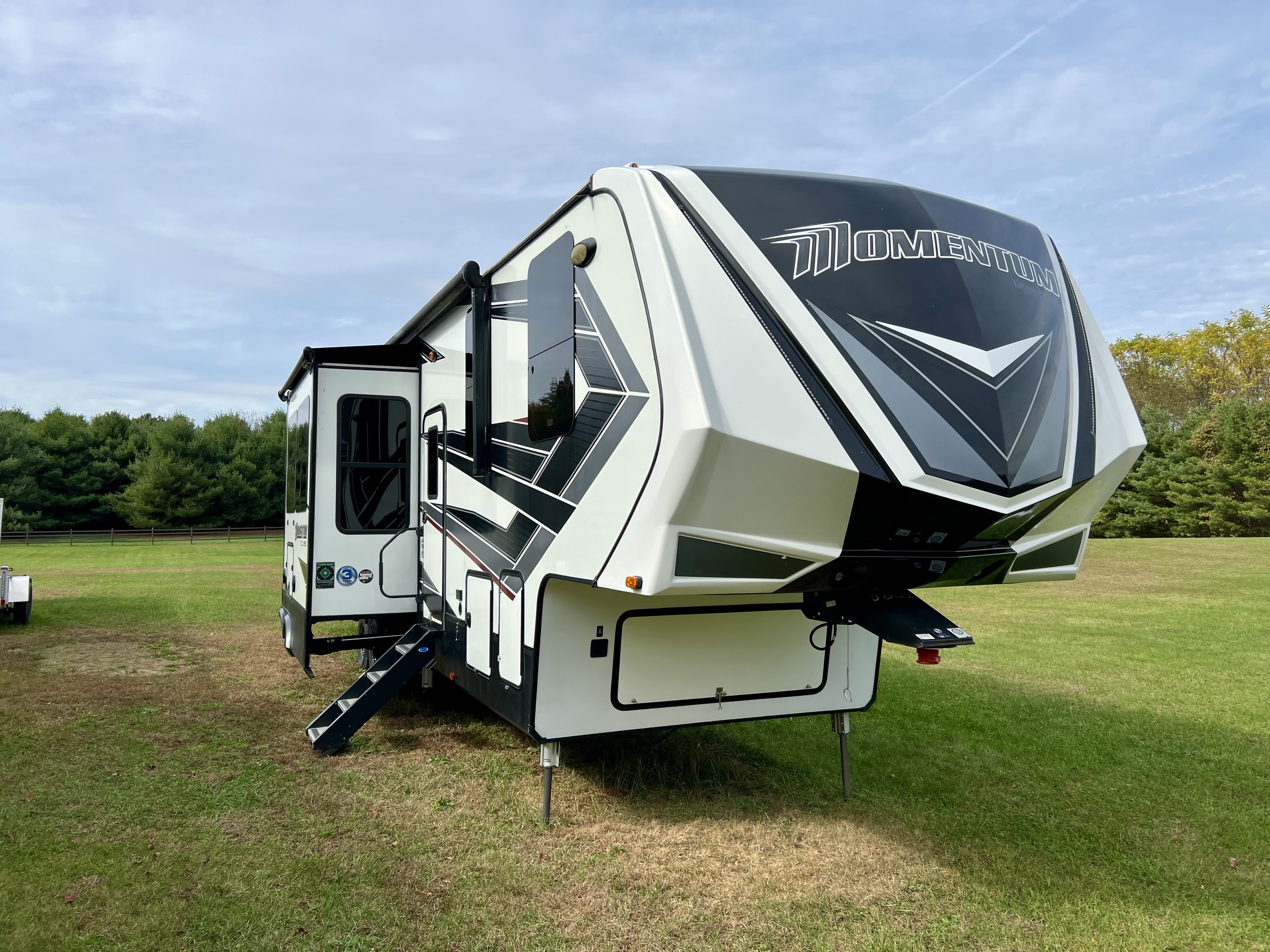 2020 Grand Design MOMENTUM M-CLASS 381M in niles MI