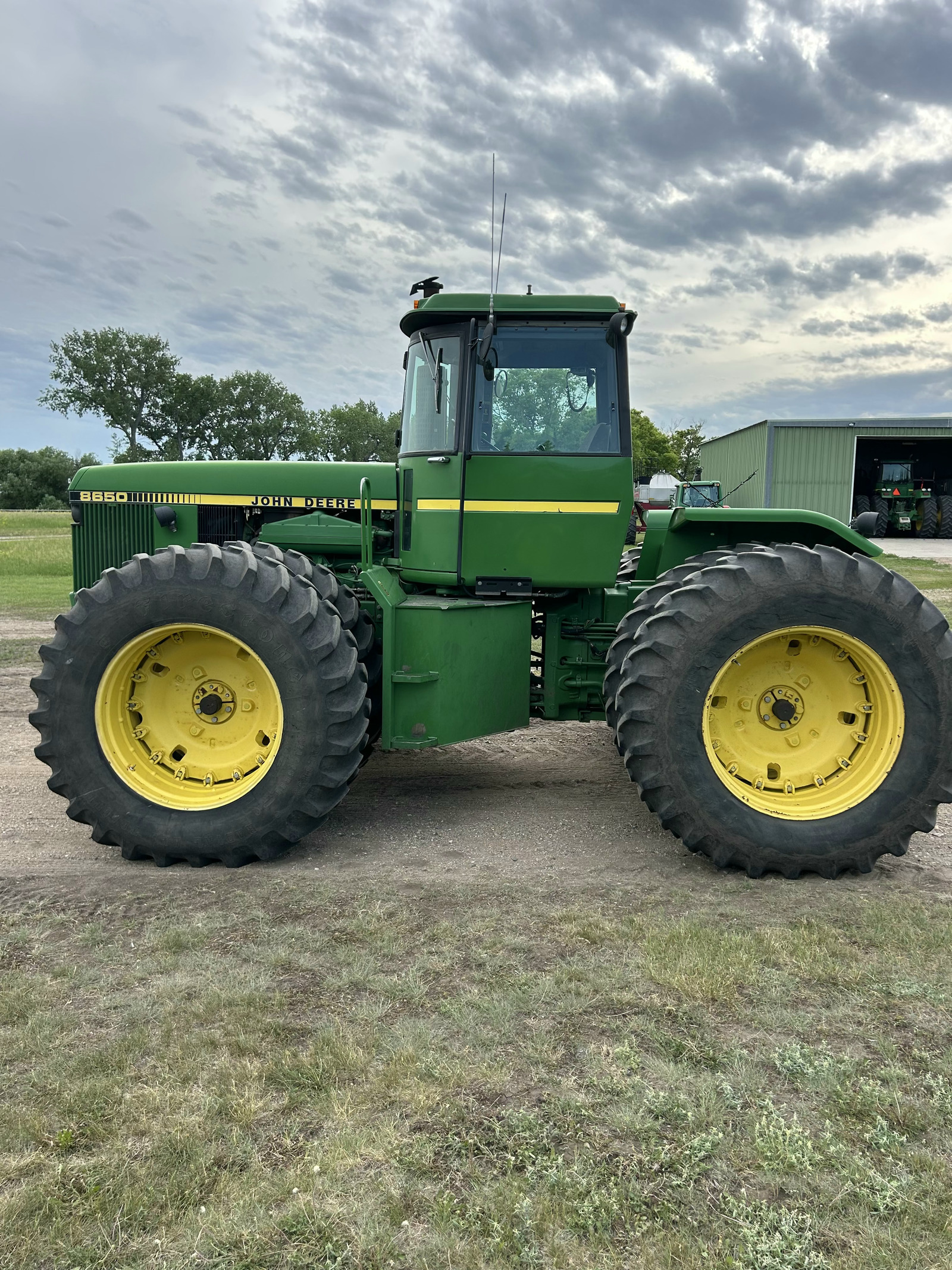 1986 JOHN DEERE 8650 in Minot, ND