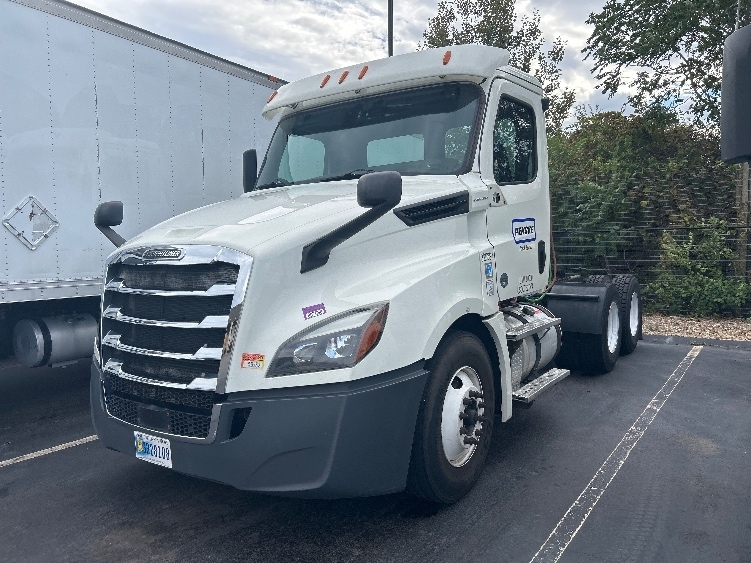 2019 Freightliner Cascadia 126" Day cab photo 3