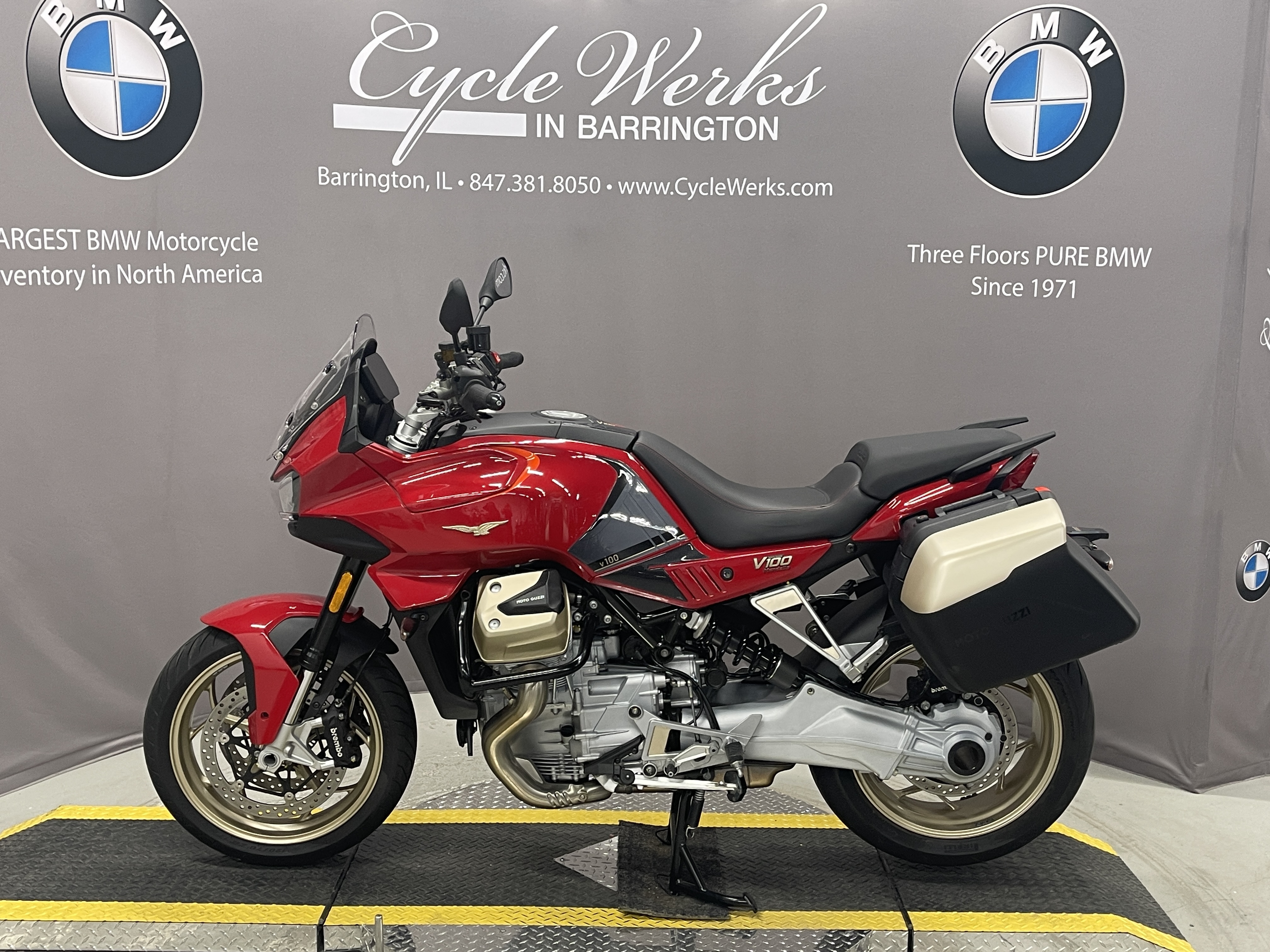 2023 Moto Guzzi V100 MANDELLO MANDELLO in Barrington, IL