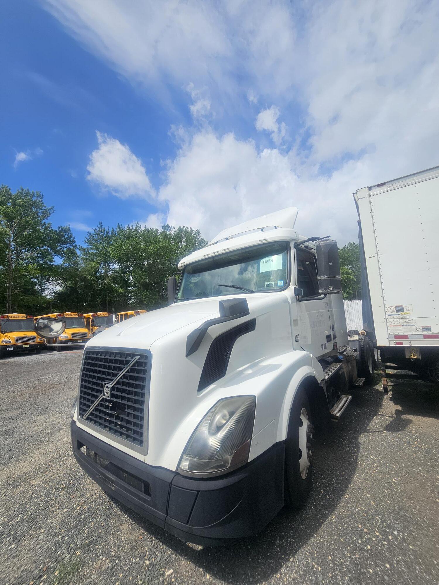 2016 VOLVO VN in Lakewood, NJ