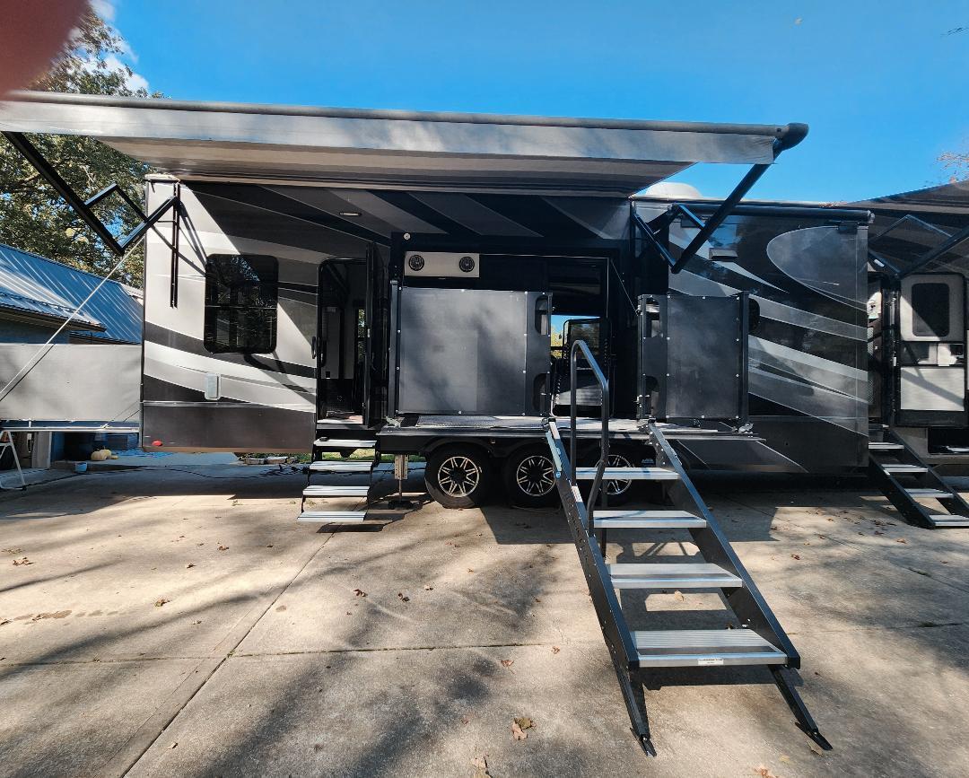 2021 Grand Design MOMENTUM 399TH in spring valley OH