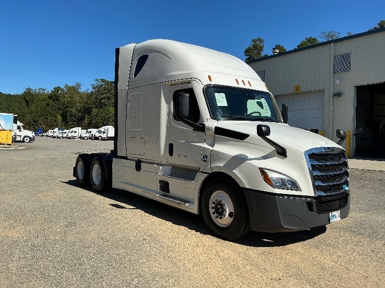2021 FREIGHTLINER CASCADIA 126 in Chester, VA