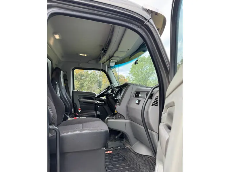 2017 KENWORTH T880