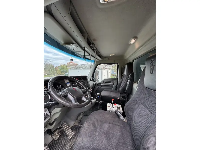 2017 KENWORTH T880