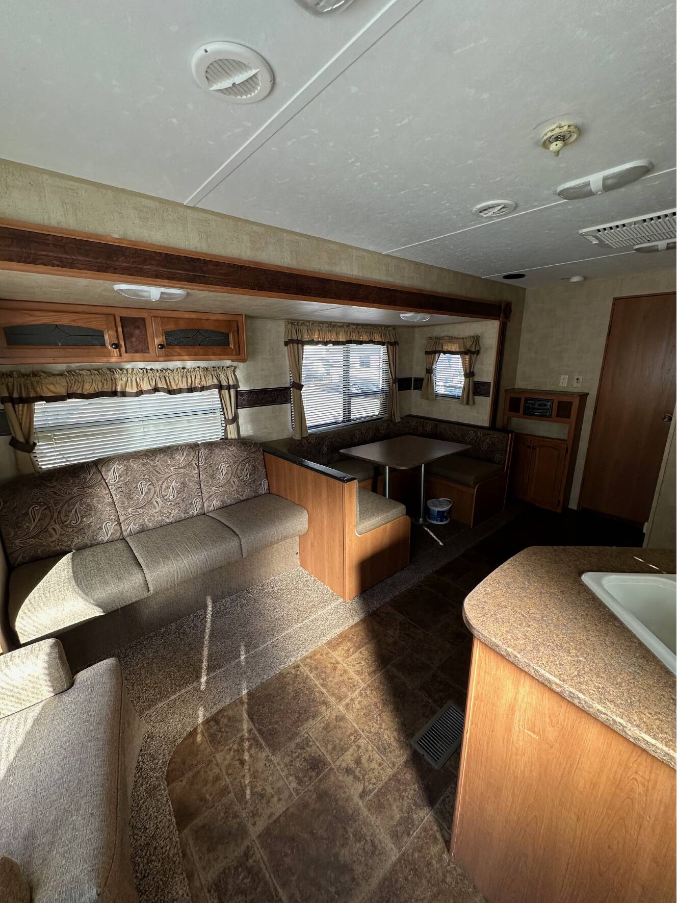A photo of this 2011 Keystone HIDEOUT 26RLS