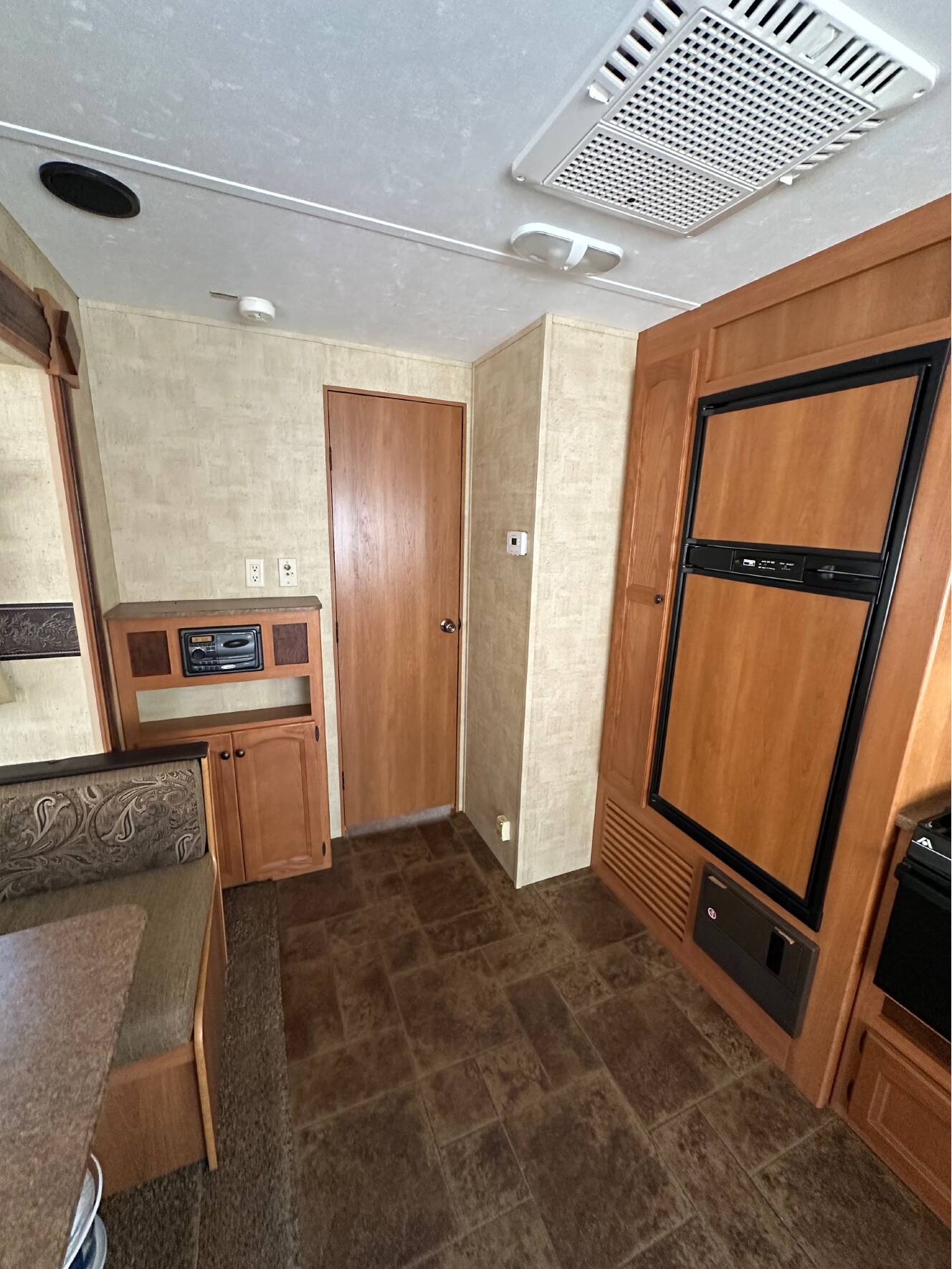 A photo of this 2011 Keystone HIDEOUT 26RLS