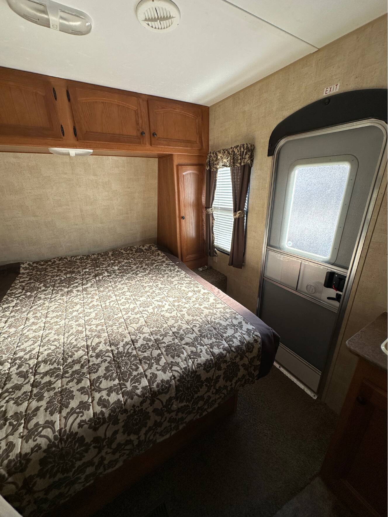 A photo of this 2011 Keystone HIDEOUT 26RLS
